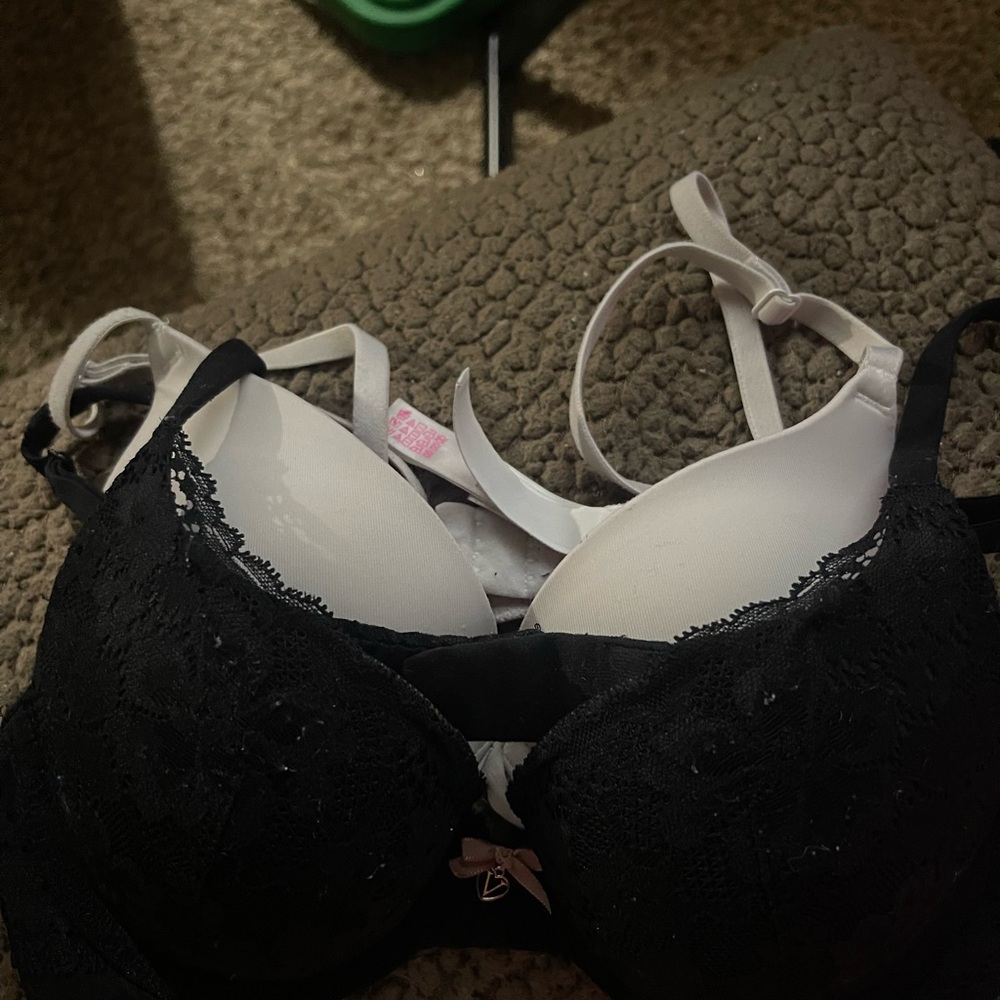 Victoria's Secret Black and White Lace Underwire Bra